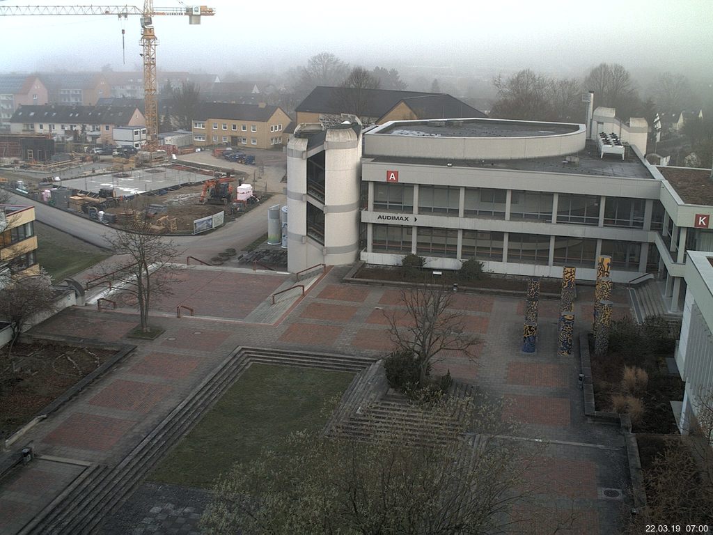 Foto der Webcam: Verwaltungsgebäude, Innenhof mit Audimax, Hörsaal-Gebäude 1