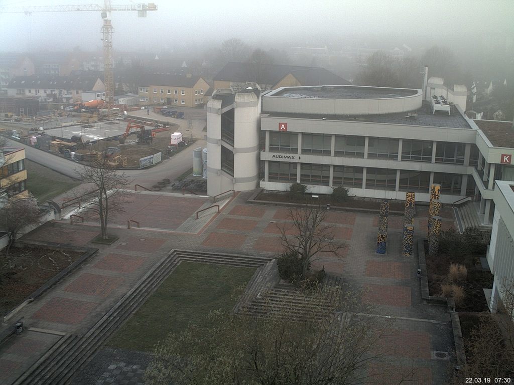 Foto der Webcam: Verwaltungsgebäude, Innenhof mit Audimax, Hörsaal-Gebäude 1