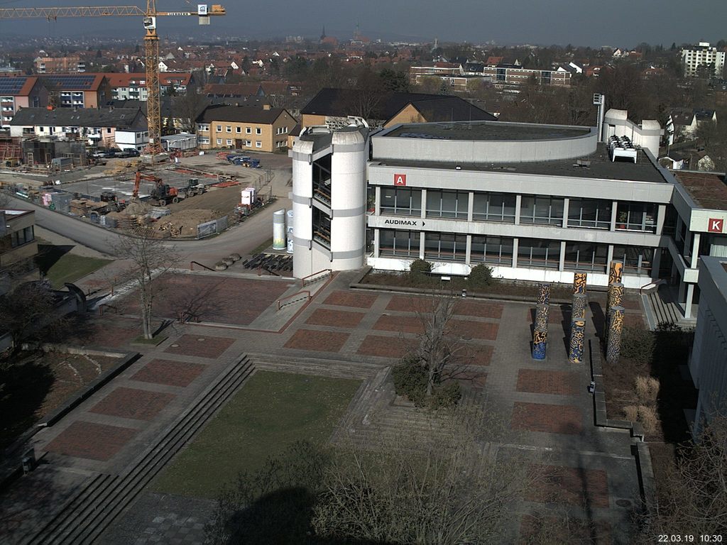 Foto der Webcam: Verwaltungsgebäude, Innenhof mit Audimax, Hörsaal-Gebäude 1