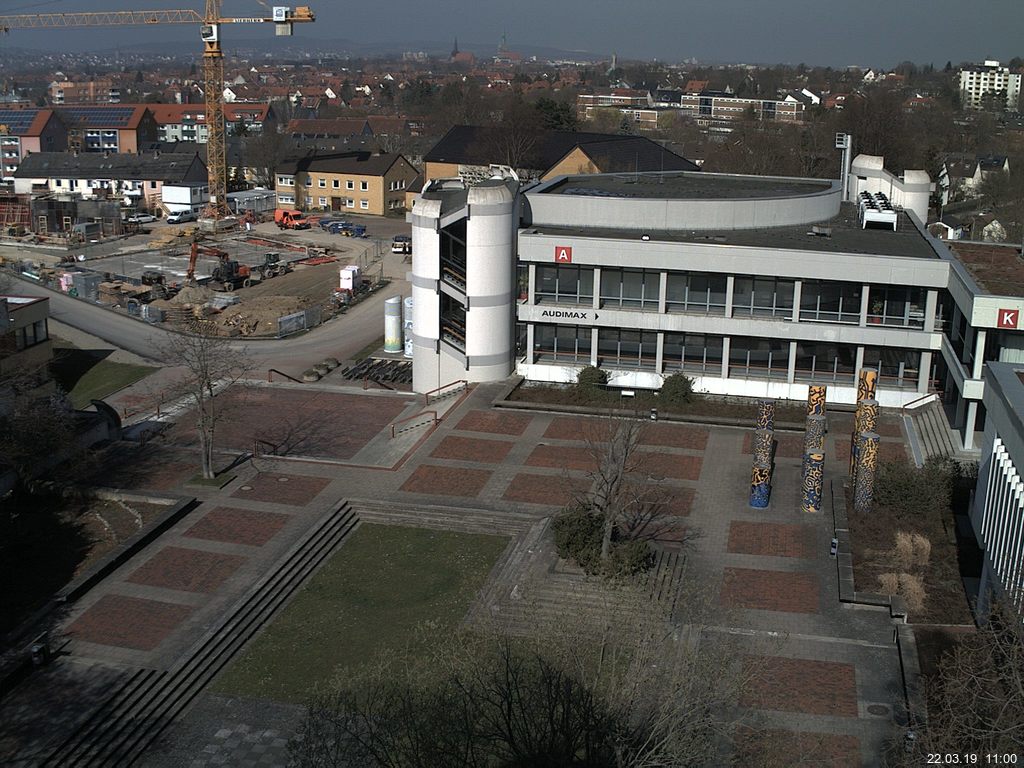 Foto der Webcam: Verwaltungsgebäude, Innenhof mit Audimax, Hörsaal-Gebäude 1