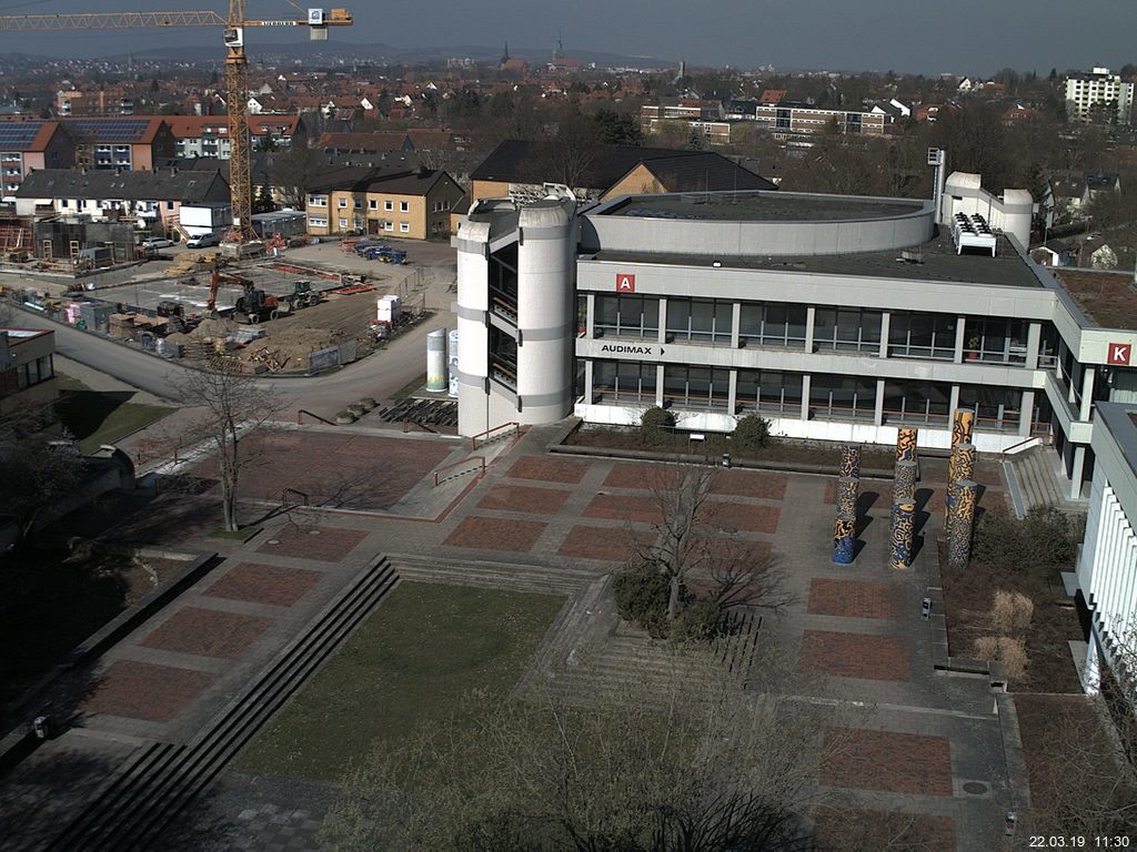 Foto der Webcam: Verwaltungsgebäude, Innenhof mit Audimax, Hörsaal-Gebäude 1