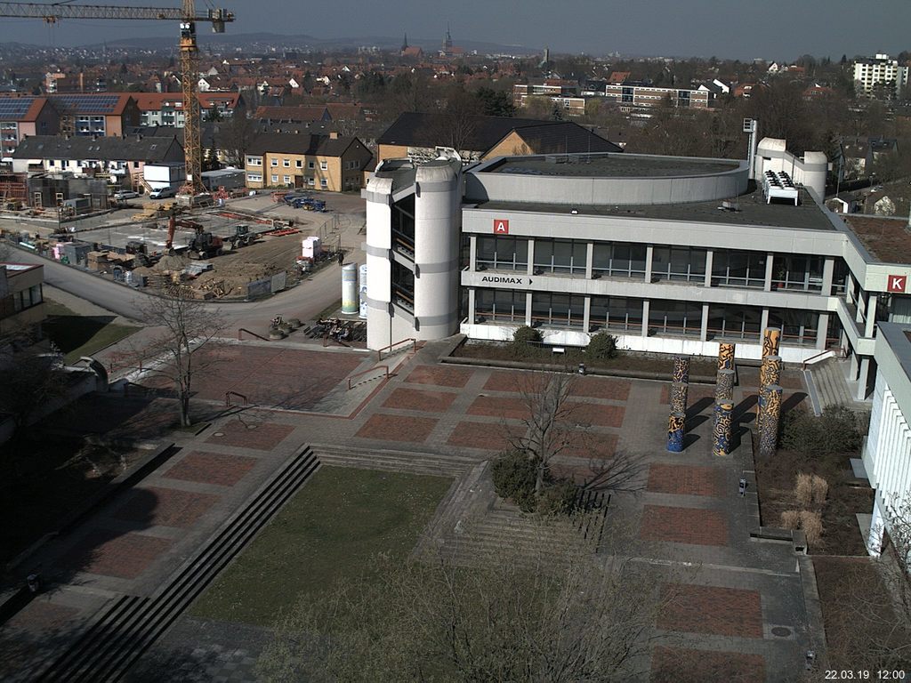 Foto der Webcam: Verwaltungsgebäude, Innenhof mit Audimax, Hörsaal-Gebäude 1