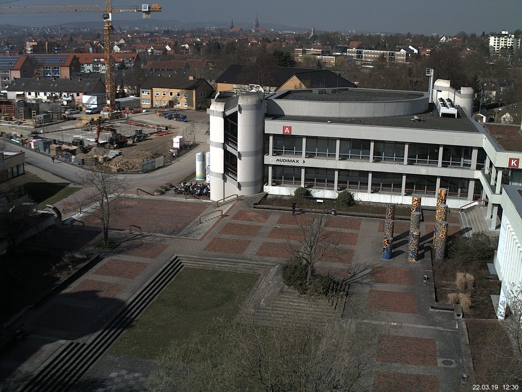 Foto der Webcam: Verwaltungsgebäude, Innenhof mit Audimax, Hörsaal-Gebäude 1