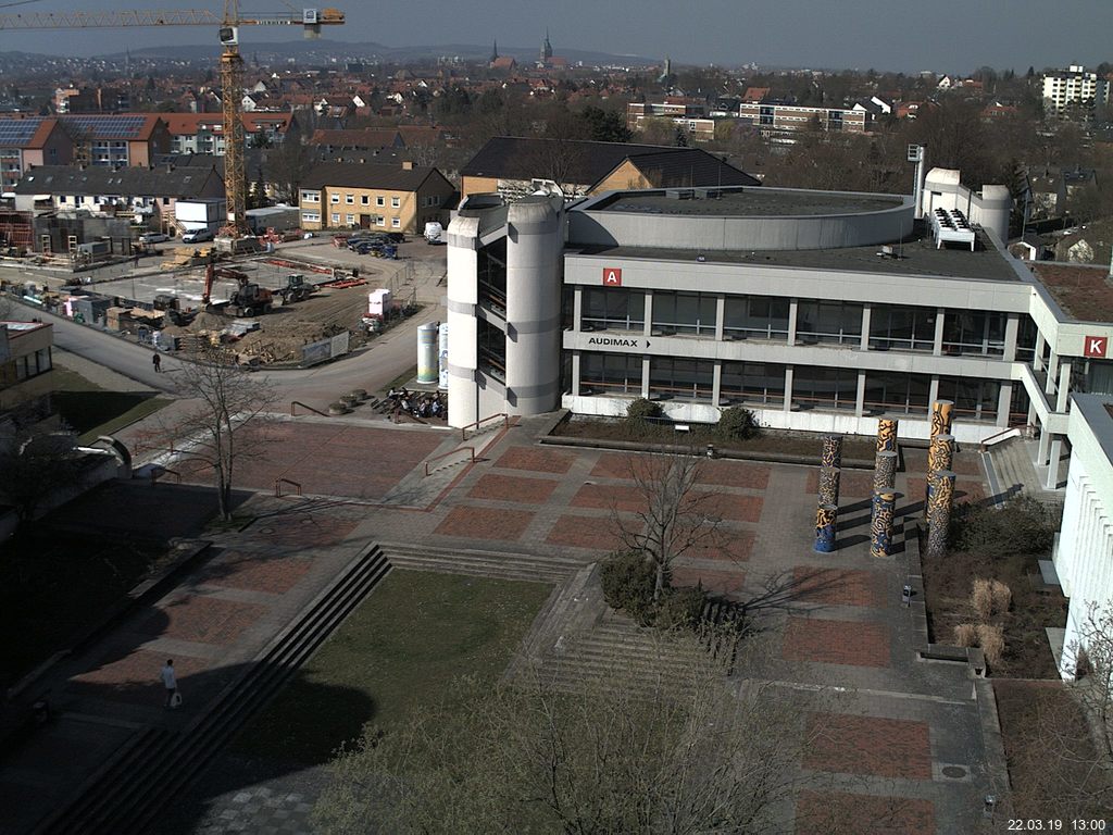 Foto der Webcam: Verwaltungsgebäude, Innenhof mit Audimax, Hörsaal-Gebäude 1