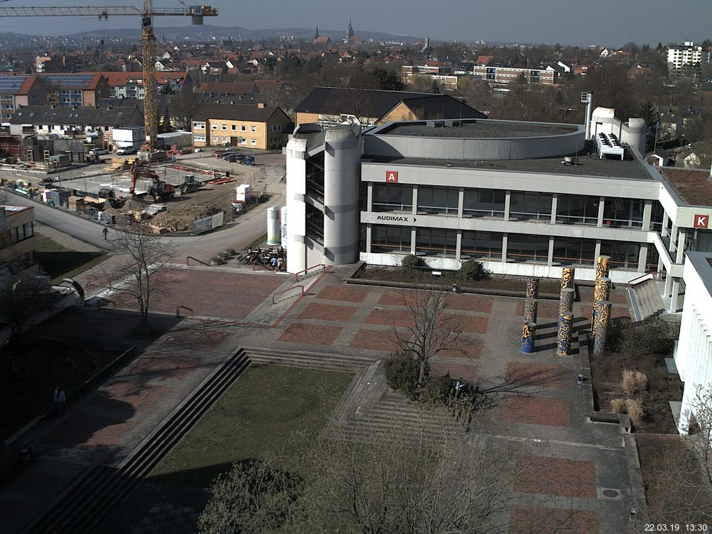 Foto der Webcam: Verwaltungsgebäude, Innenhof mit Audimax, Hörsaal-Gebäude 1