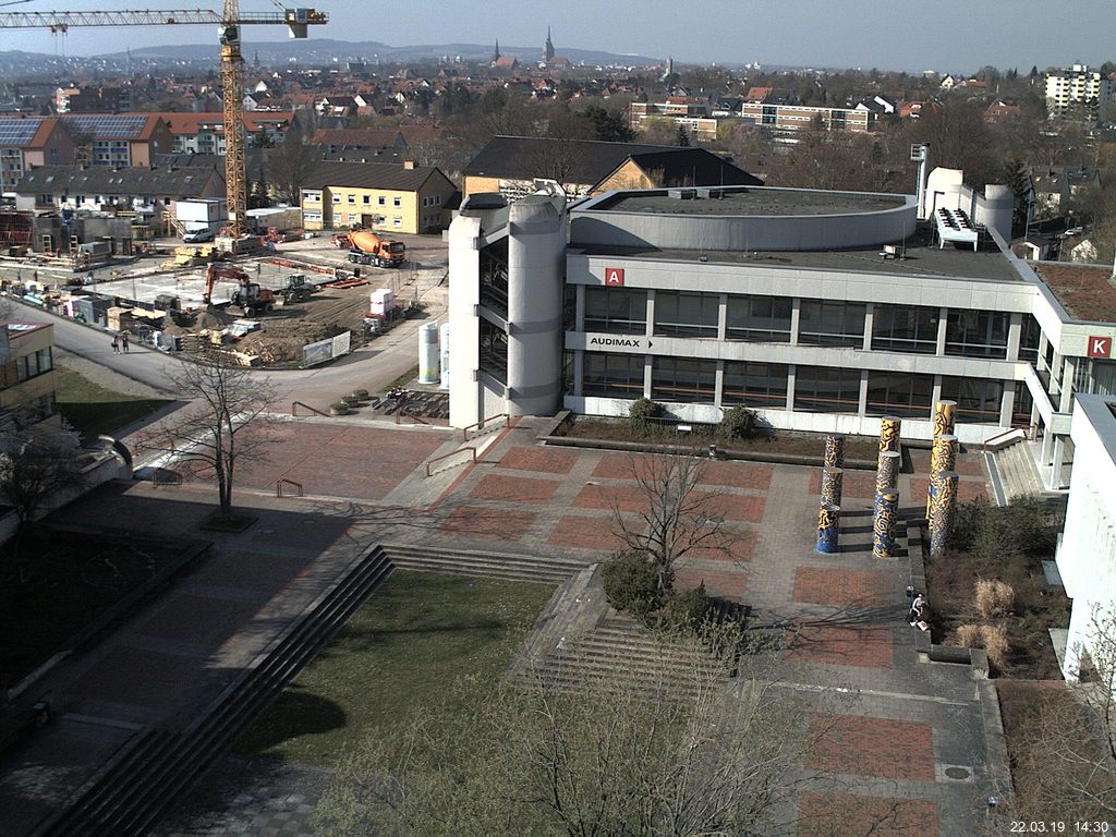 Foto der Webcam: Verwaltungsgebäude, Innenhof mit Audimax, Hörsaal-Gebäude 1