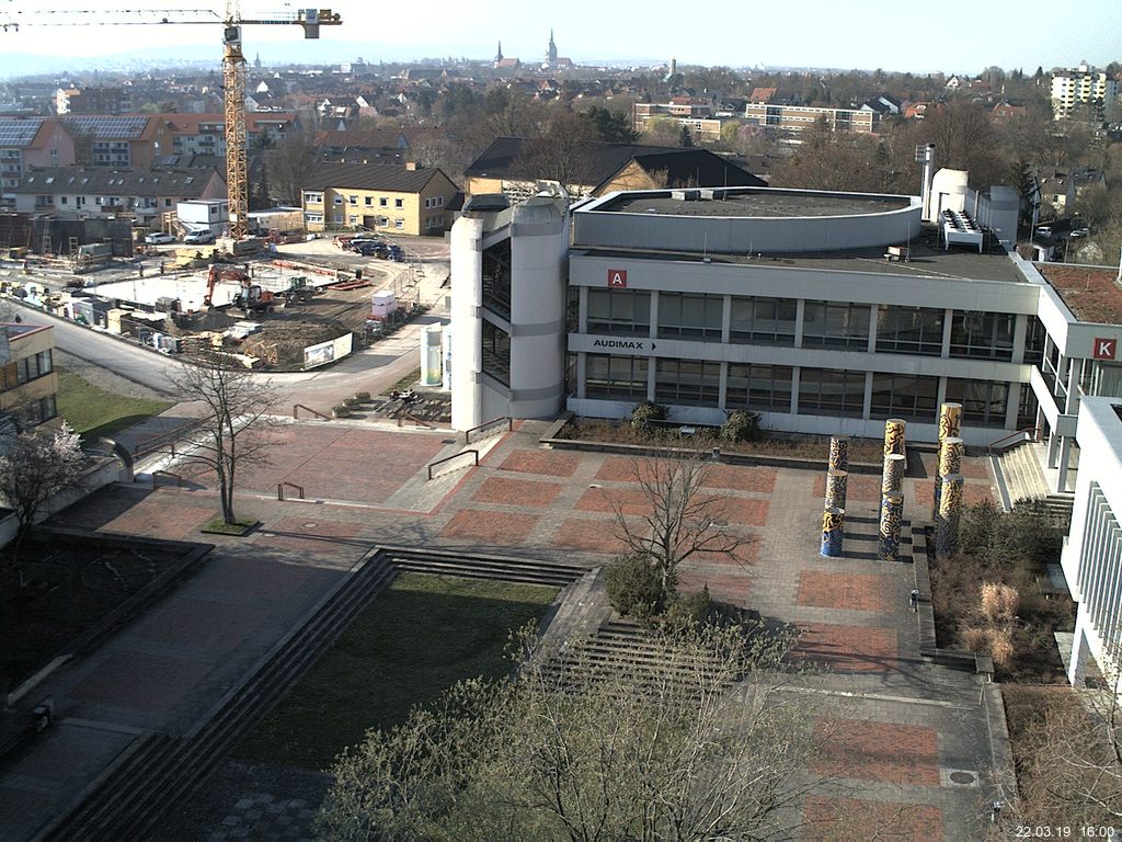 Foto der Webcam: Verwaltungsgebäude, Innenhof mit Audimax, Hörsaal-Gebäude 1