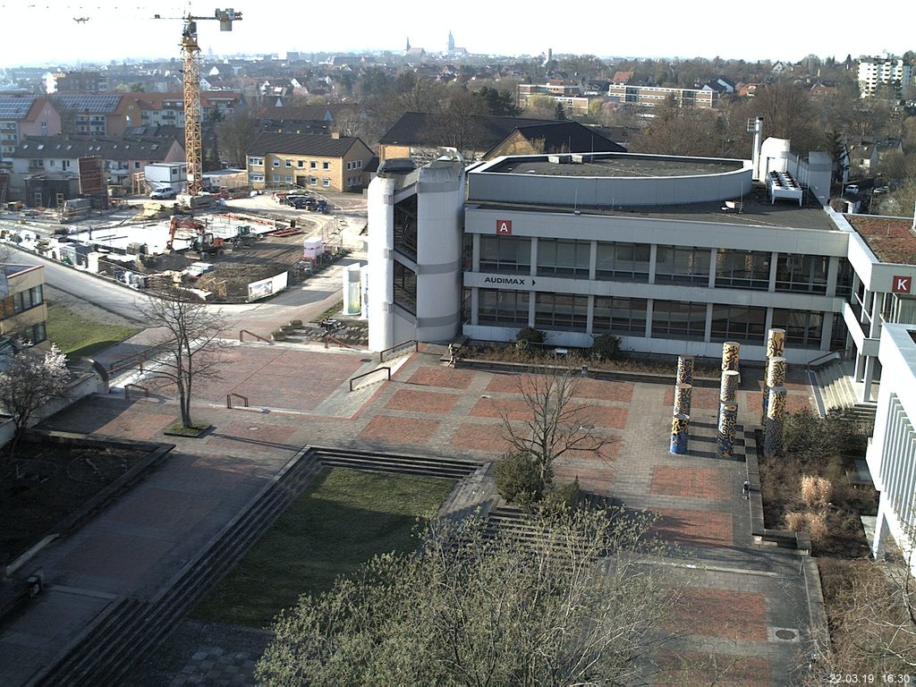 Foto der Webcam: Verwaltungsgebäude, Innenhof mit Audimax, Hörsaal-Gebäude 1