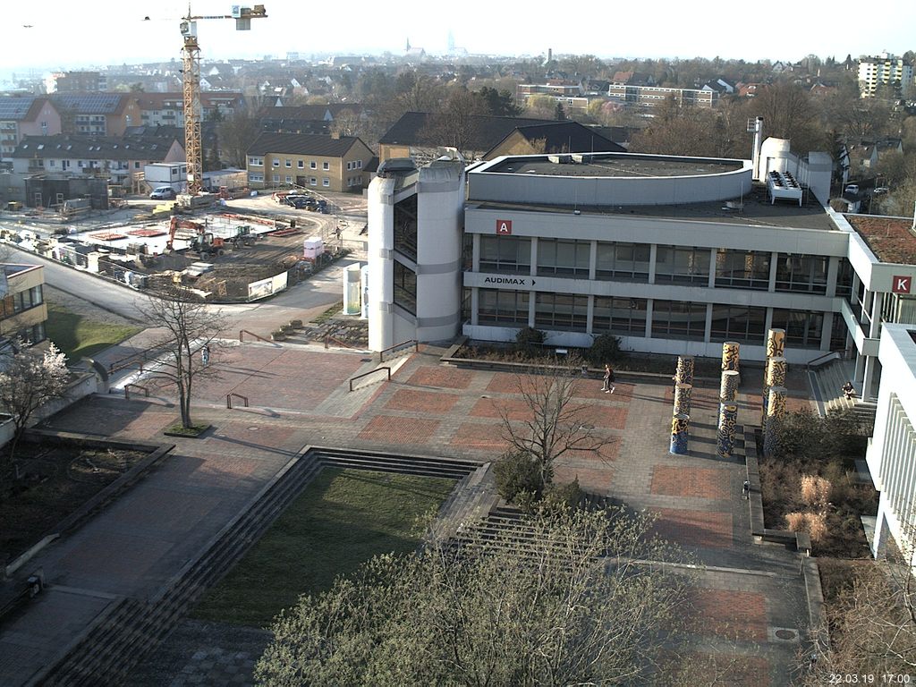 Foto der Webcam: Verwaltungsgebäude, Innenhof mit Audimax, Hörsaal-Gebäude 1