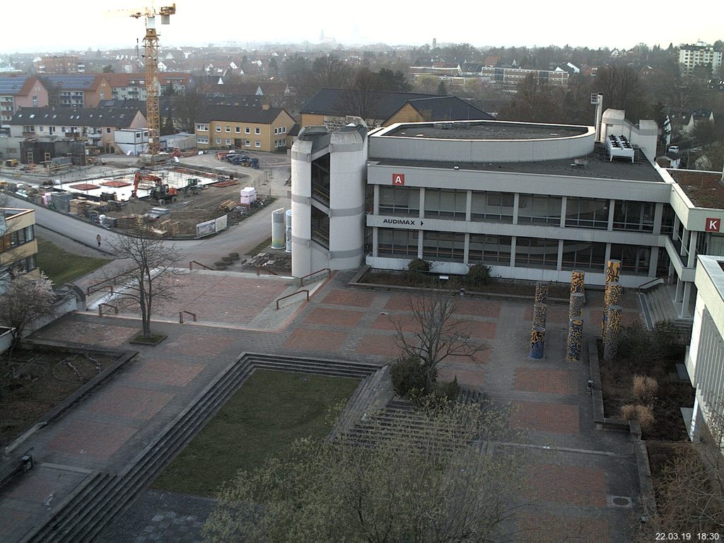 Foto der Webcam: Verwaltungsgebäude, Innenhof mit Audimax, Hörsaal-Gebäude 1