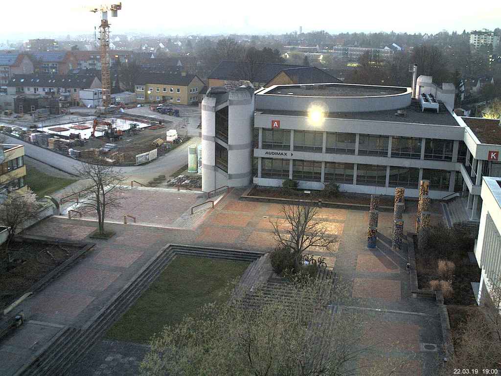 Foto der Webcam: Verwaltungsgebäude, Innenhof mit Audimax, Hörsaal-Gebäude 1