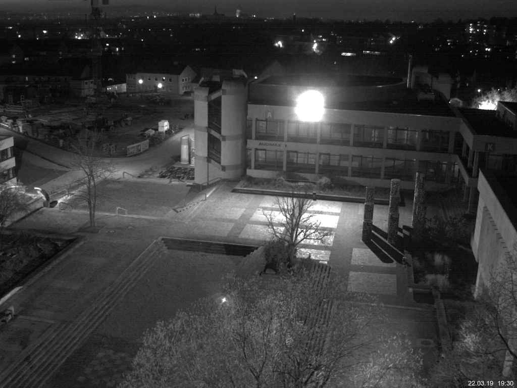 Foto der Webcam: Verwaltungsgebäude, Innenhof mit Audimax, Hörsaal-Gebäude 1