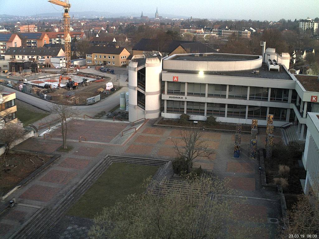 Foto der Webcam: Verwaltungsgebäude, Innenhof mit Audimax, Hörsaal-Gebäude 1