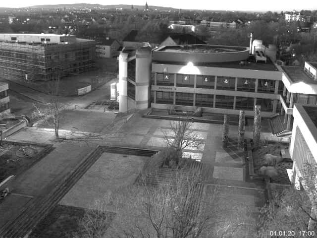 Foto der Webcam: Verwaltungsgebäude, Innenhof mit Audimax, Hörsaal-Gebäude 1