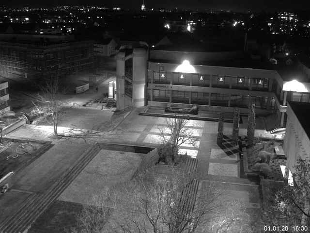 Foto der Webcam: Verwaltungsgebäude, Innenhof mit Audimax, Hörsaal-Gebäude 1