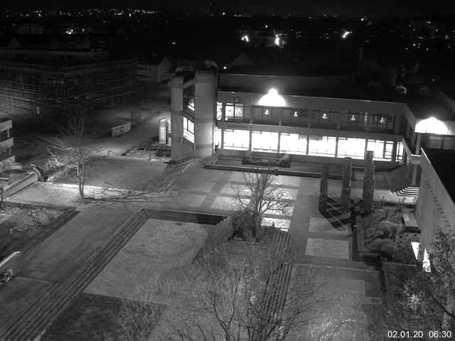 Foto der Webcam: Verwaltungsgebäude, Innenhof mit Audimax, Hörsaal-Gebäude 1