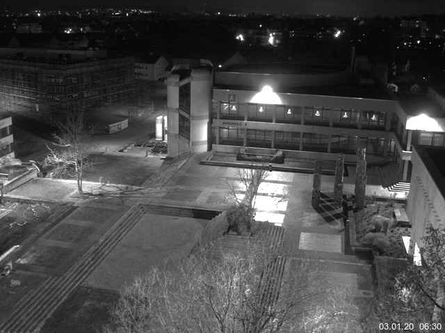 Foto der Webcam: Verwaltungsgebäude, Innenhof mit Audimax, Hörsaal-Gebäude 1