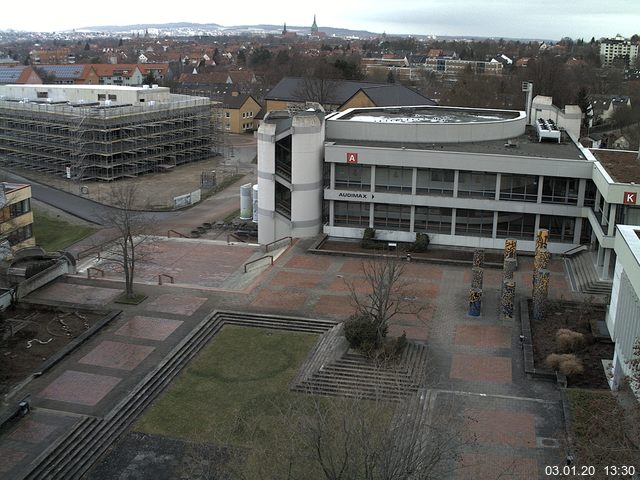 Foto der Webcam: Verwaltungsgebäude, Innenhof mit Audimax, Hörsaal-Gebäude 1