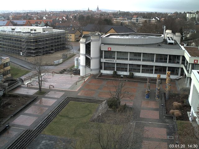 Foto der Webcam: Verwaltungsgebäude, Innenhof mit Audimax, Hörsaal-Gebäude 1