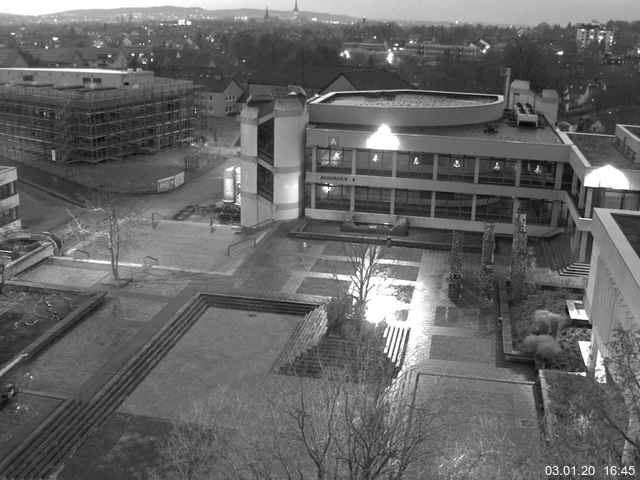 Foto der Webcam: Verwaltungsgebäude, Innenhof mit Audimax, Hörsaal-Gebäude 1