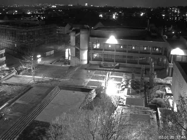 Foto der Webcam: Verwaltungsgebäude, Innenhof mit Audimax, Hörsaal-Gebäude 1