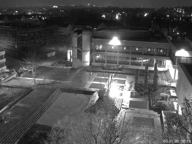 Foto der Webcam: Verwaltungsgebäude, Innenhof mit Audimax, Hörsaal-Gebäude 1