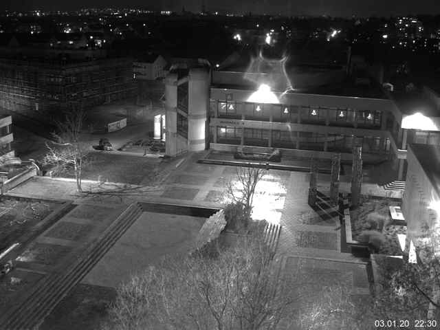 Foto der Webcam: Verwaltungsgebäude, Innenhof mit Audimax, Hörsaal-Gebäude 1