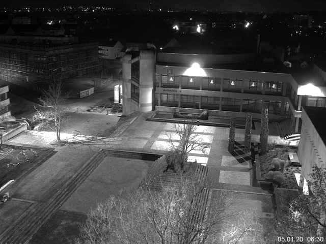 Foto der Webcam: Verwaltungsgebäude, Innenhof mit Audimax, Hörsaal-Gebäude 1