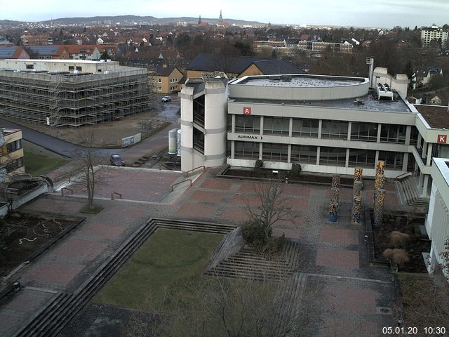 Foto der Webcam: Verwaltungsgebäude, Innenhof mit Audimax, Hörsaal-Gebäude 1