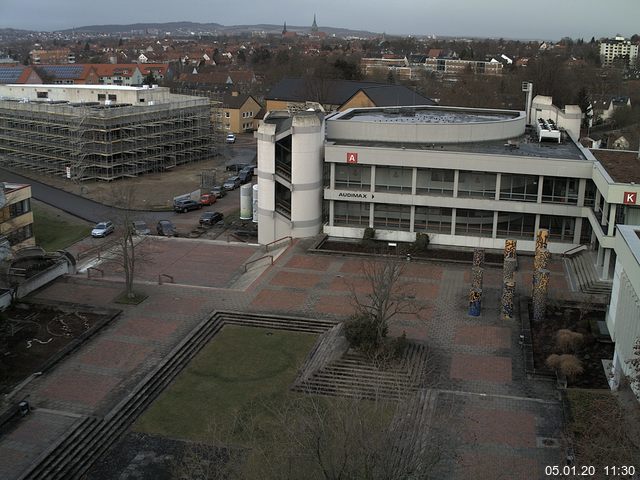 Foto der Webcam: Verwaltungsgebäude, Innenhof mit Audimax, Hörsaal-Gebäude 1