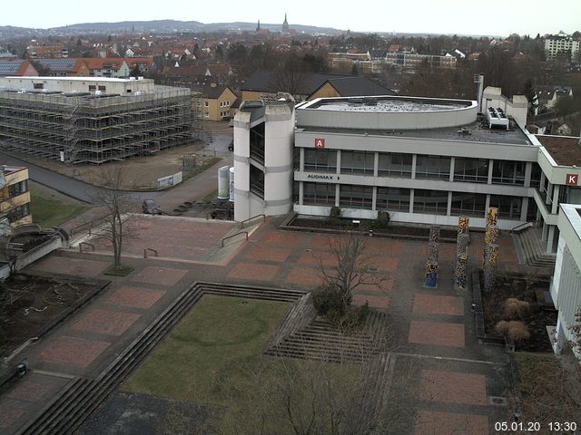 Foto der Webcam: Verwaltungsgebäude, Innenhof mit Audimax, Hörsaal-Gebäude 1