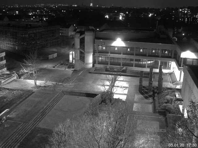 Foto der Webcam: Verwaltungsgebäude, Innenhof mit Audimax, Hörsaal-Gebäude 1