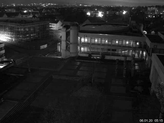 Foto der Webcam: Verwaltungsgebäude, Innenhof mit Audimax, Hörsaal-Gebäude 1