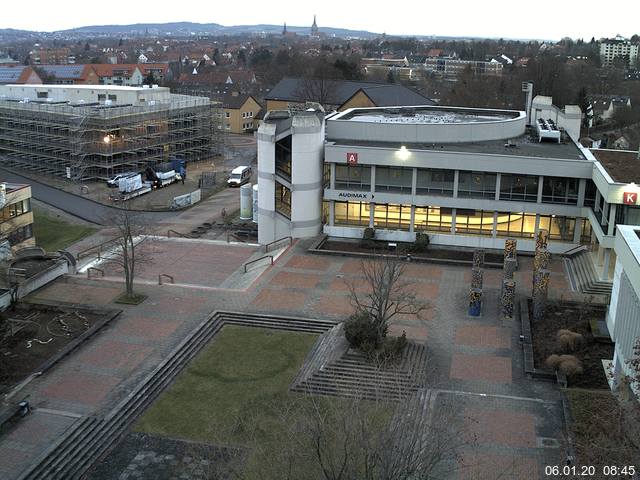 Foto der Webcam: Verwaltungsgebäude, Innenhof mit Audimax, Hörsaal-Gebäude 1