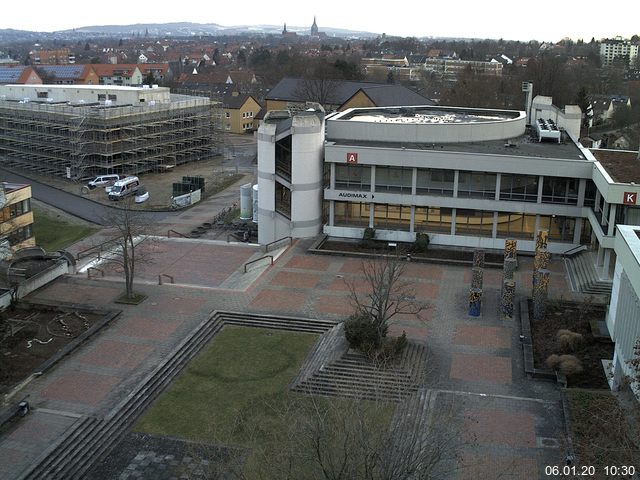 Foto der Webcam: Verwaltungsgebäude, Innenhof mit Audimax, Hörsaal-Gebäude 1