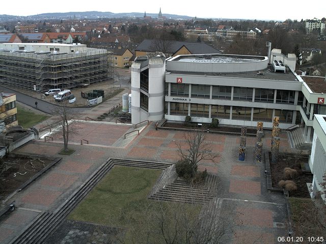 Foto der Webcam: Verwaltungsgebäude, Innenhof mit Audimax, Hörsaal-Gebäude 1