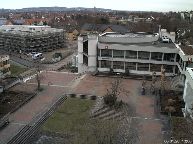 Foto der Webcam: Verwaltungsgebäude, Innenhof mit Audimax, Hörsaal-Gebäude 1