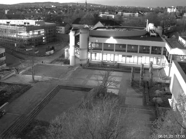 Foto der Webcam: Verwaltungsgebäude, Innenhof mit Audimax, Hörsaal-Gebäude 1