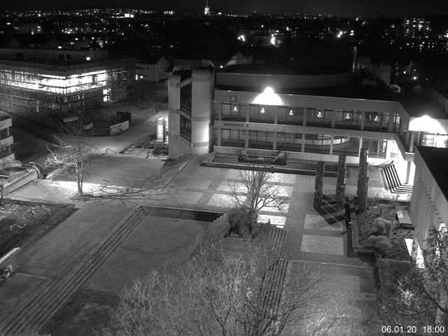 Foto der Webcam: Verwaltungsgebäude, Innenhof mit Audimax, Hörsaal-Gebäude 1