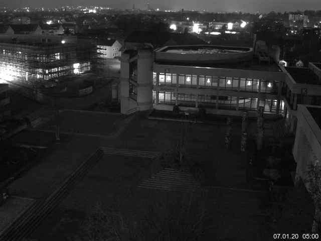 Foto der Webcam: Verwaltungsgebäude, Innenhof mit Audimax, Hörsaal-Gebäude 1