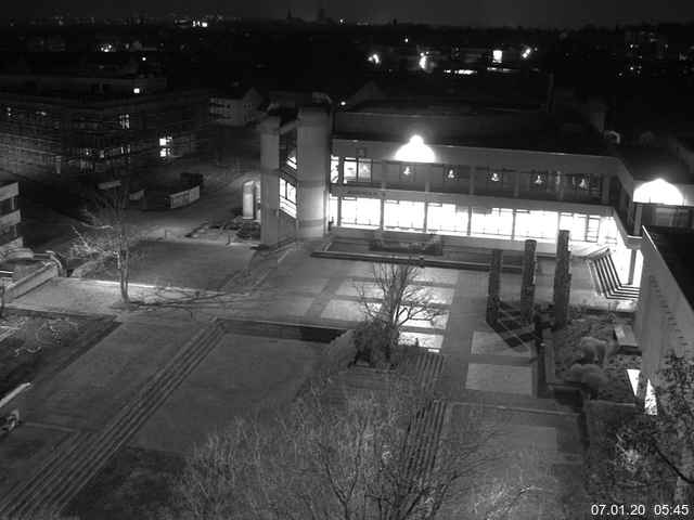 Foto der Webcam: Verwaltungsgebäude, Innenhof mit Audimax, Hörsaal-Gebäude 1