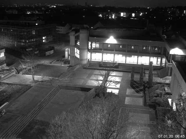 Foto der Webcam: Verwaltungsgebäude, Innenhof mit Audimax, Hörsaal-Gebäude 1