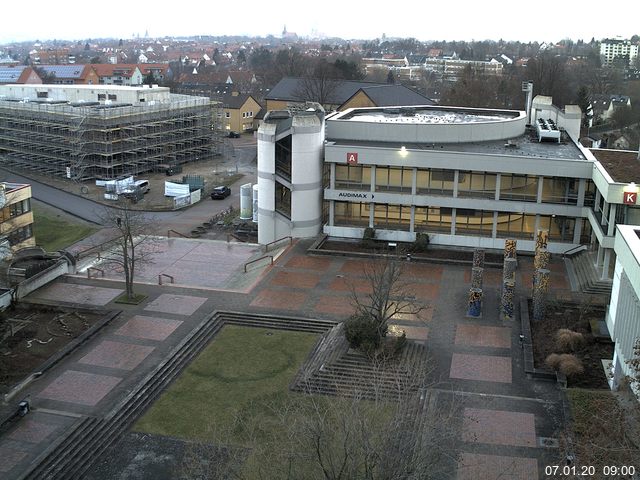 Foto der Webcam: Verwaltungsgebäude, Innenhof mit Audimax, Hörsaal-Gebäude 1