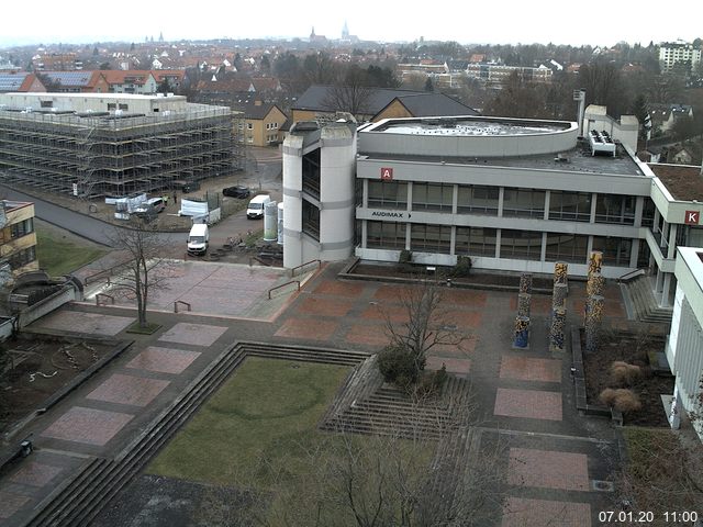 Foto der Webcam: Verwaltungsgebäude, Innenhof mit Audimax, Hörsaal-Gebäude 1