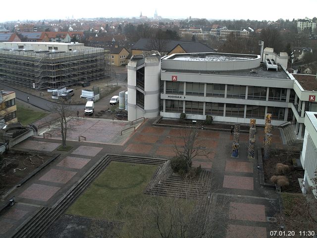 Foto der Webcam: Verwaltungsgebäude, Innenhof mit Audimax, Hörsaal-Gebäude 1