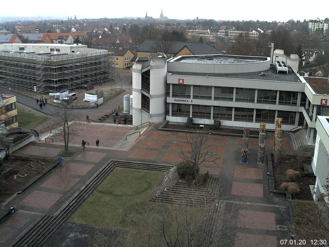 Foto der Webcam: Verwaltungsgebäude, Innenhof mit Audimax, Hörsaal-Gebäude 1