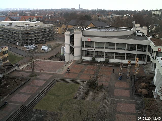 Foto der Webcam: Verwaltungsgebäude, Innenhof mit Audimax, Hörsaal-Gebäude 1