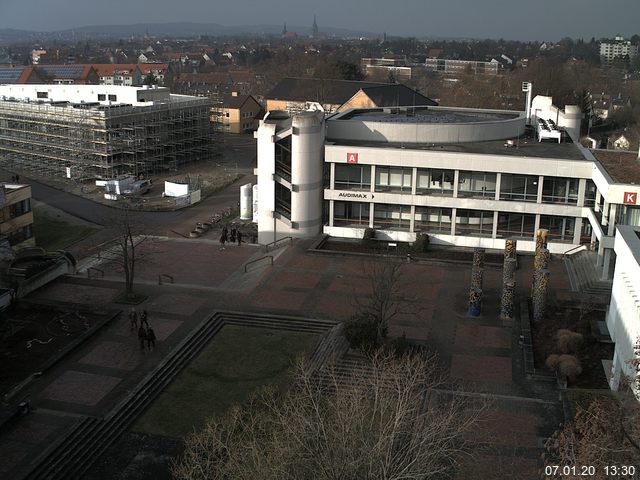 Foto der Webcam: Verwaltungsgebäude, Innenhof mit Audimax, Hörsaal-Gebäude 1