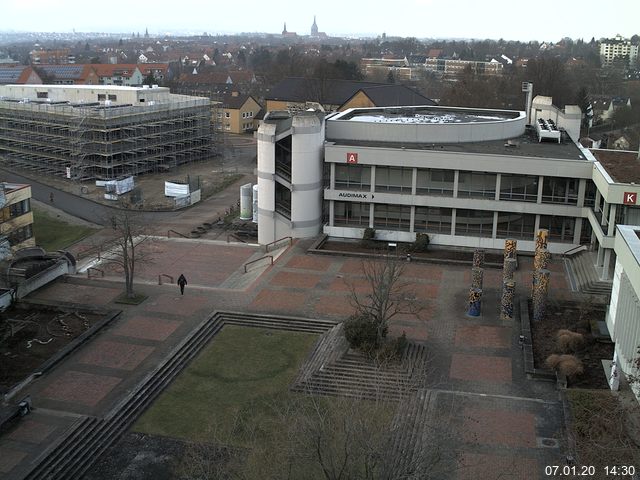 Foto der Webcam: Verwaltungsgebäude, Innenhof mit Audimax, Hörsaal-Gebäude 1