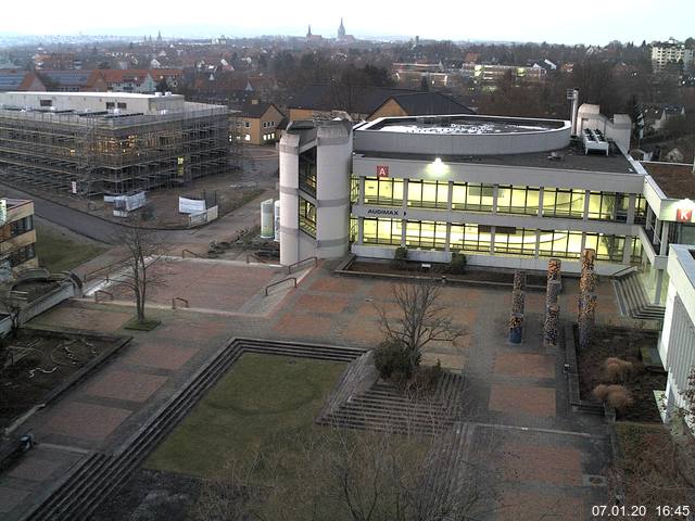 Foto der Webcam: Verwaltungsgebäude, Innenhof mit Audimax, Hörsaal-Gebäude 1